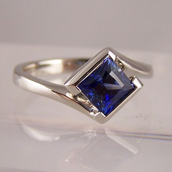 Saphir princesse cut corner 0.35ct-4mm qualité AAAAA